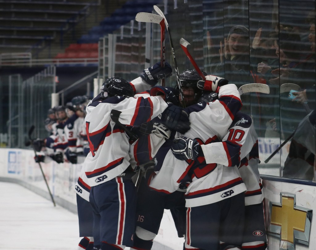 Boys’ Hockey Team Takes a Win on Senior&nbsp;Night