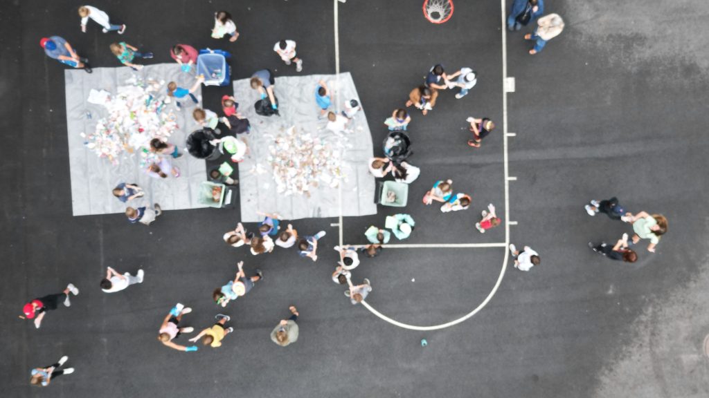 ORMS 5th Grade Takes on Trash on the&nbsp;Lawn